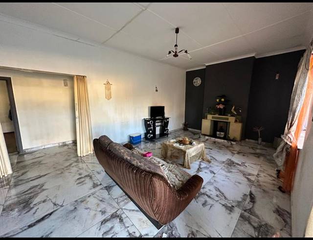 3 BEDROOM HOUSE FOR SALE IN WYCHWOOD